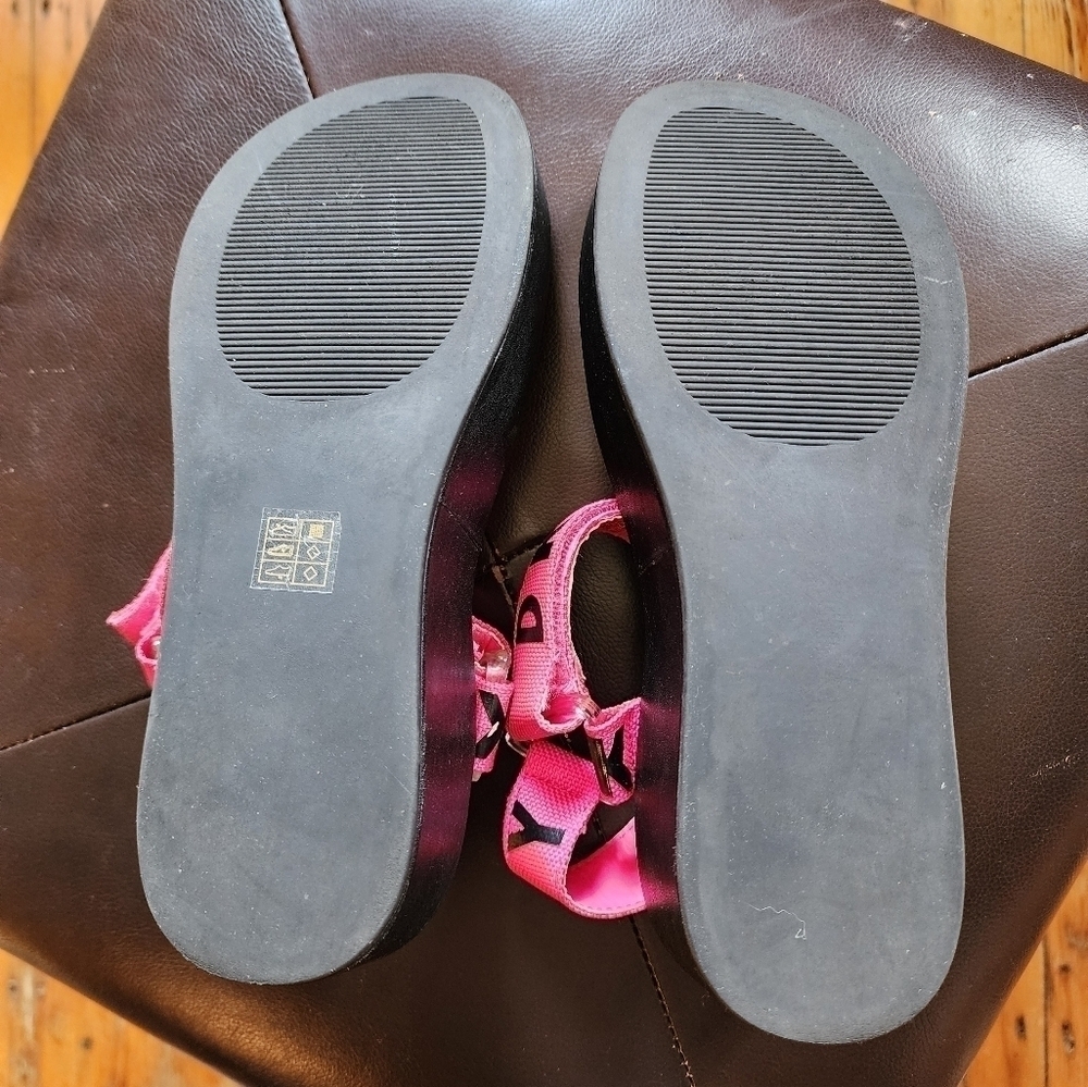 DKNY Logo Ayli Women's Platform Strappy Sandals Size 7 Hot Pink/Black - Picture 4 of 5